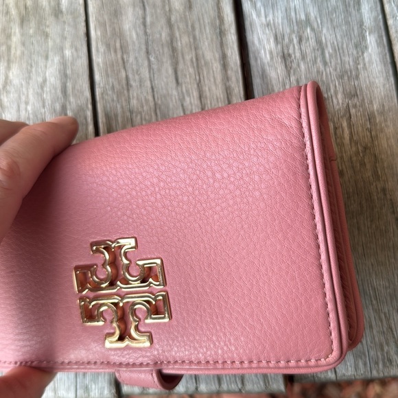 Tory Burch Rose w/Gold (Pink Magnolia Britten) Soft Leather Wallet/Wristlet - Picture 6 of 15